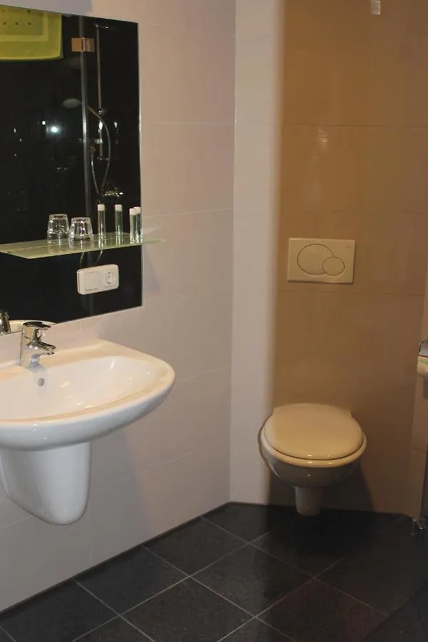 Bed & Breakfast Helmers Gaestehaus Gempfing