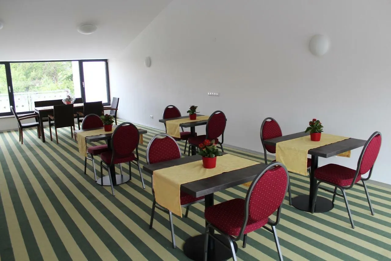 Helmers Gaestehaus Gempfing Bed & Breakfast