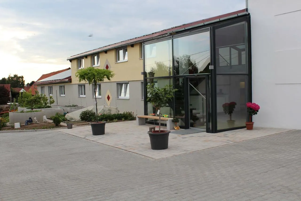 Helmers Gaestehaus Gempfing 3*,
